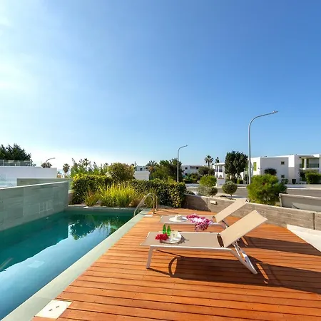 Laurus 6, Walking Distance To The Πάφος