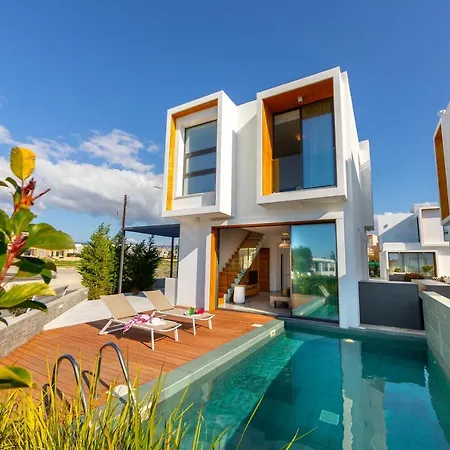Laurus 6, Walking Distance To The Willa