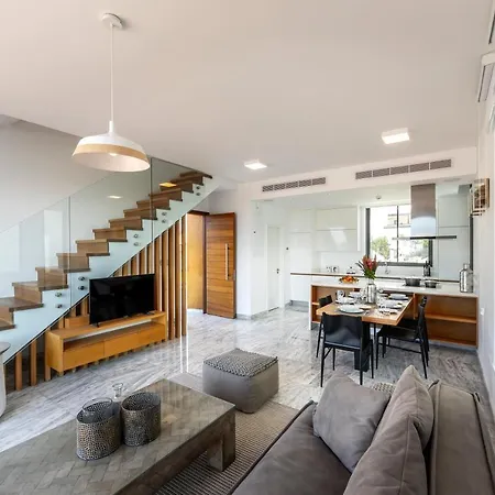 Laurus 6, Walking Distance To The Villa