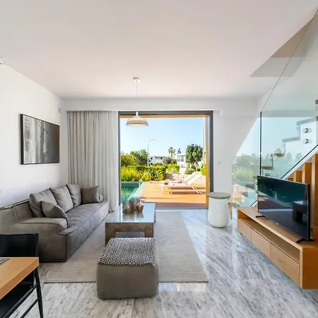 Laurus 6, Walking Distance To The Πάφος