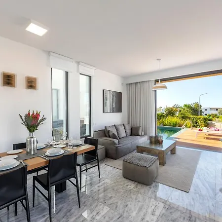 Laurus 6, Walking Distance To The *