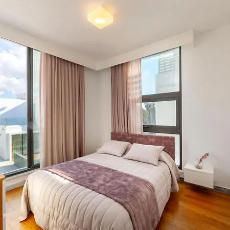 Laurus 6, Walking Distance To The * 파포스