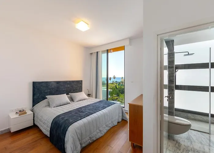 فيلة Laurus 6, Walking Distance To The *