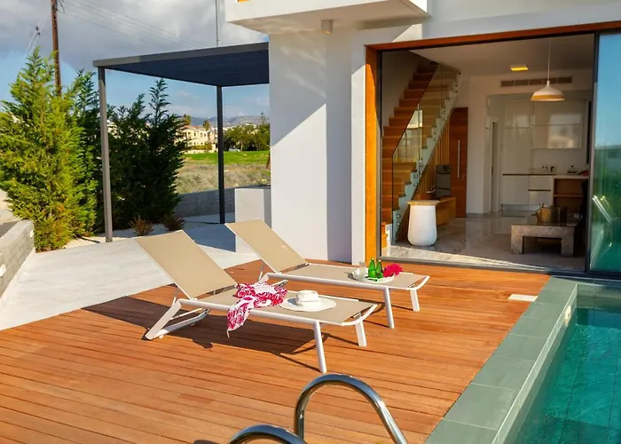 فيلة Laurus 6, Walking Distance To The *