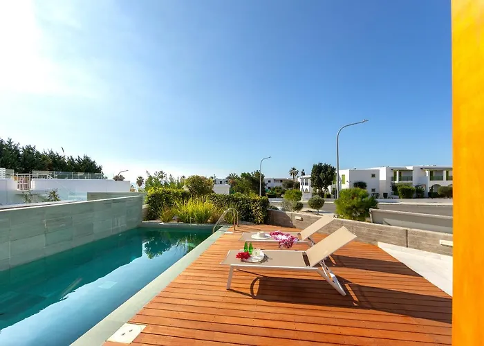 Laurus 6, Walking Distance To The بافوس