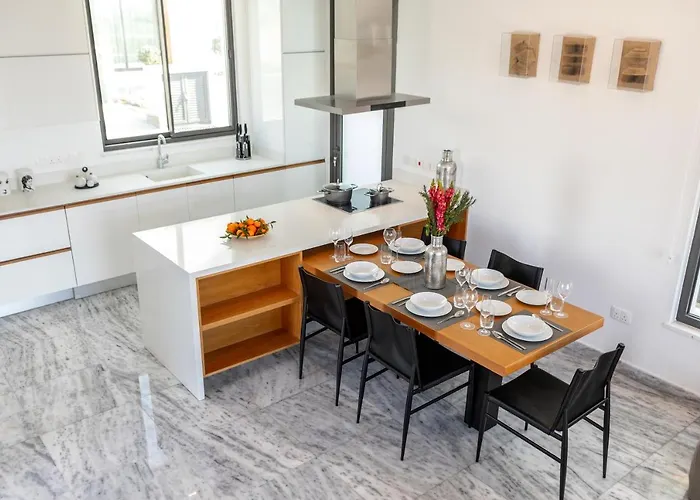 فيلة Laurus 6, Walking Distance To The *