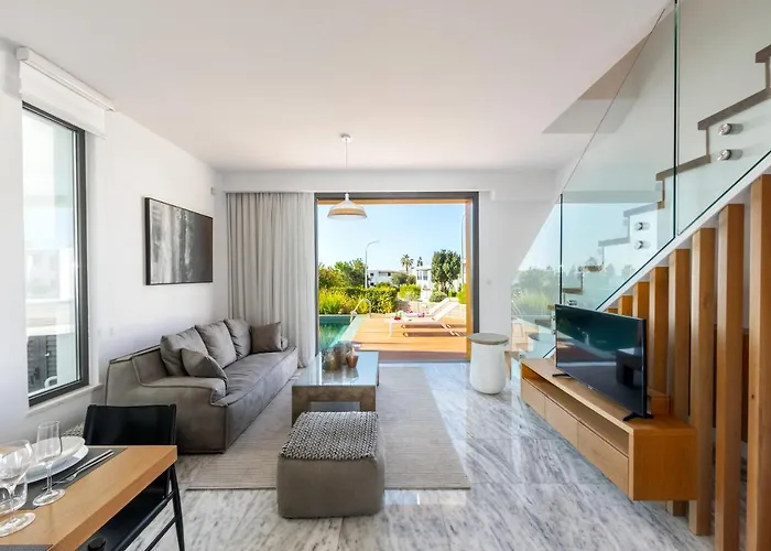 Laurus 6, Walking Distance To The بافوس