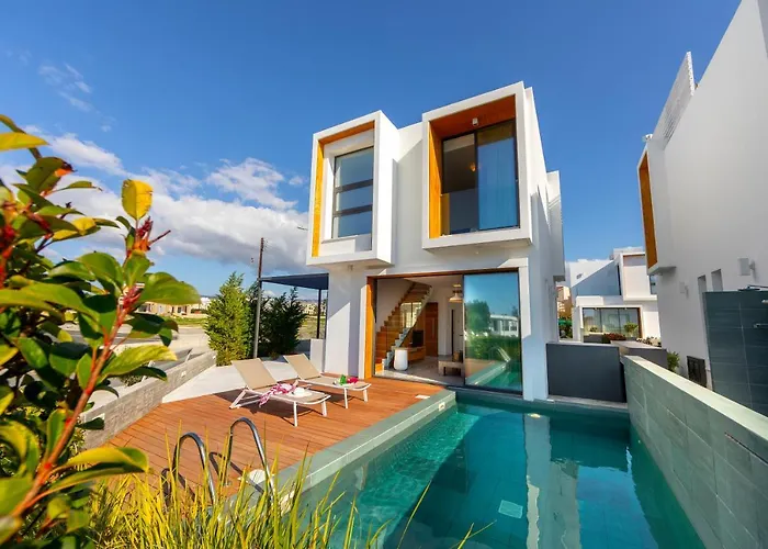 Laurus 6, Walking Distance To The Vila