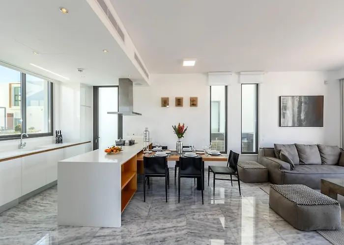 Vila Laurus 6, Walking Distance To The Paphos